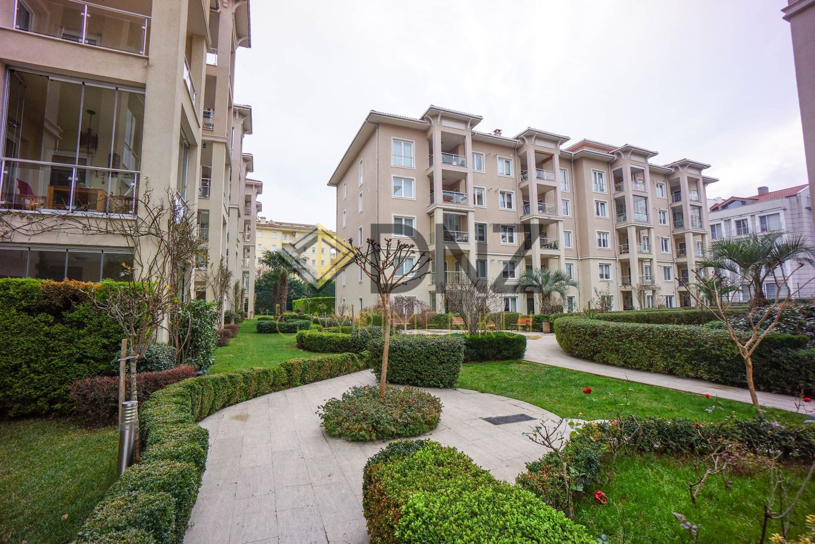 Veranda ve çatı ile banyo Veranda ve çatı ile banyo